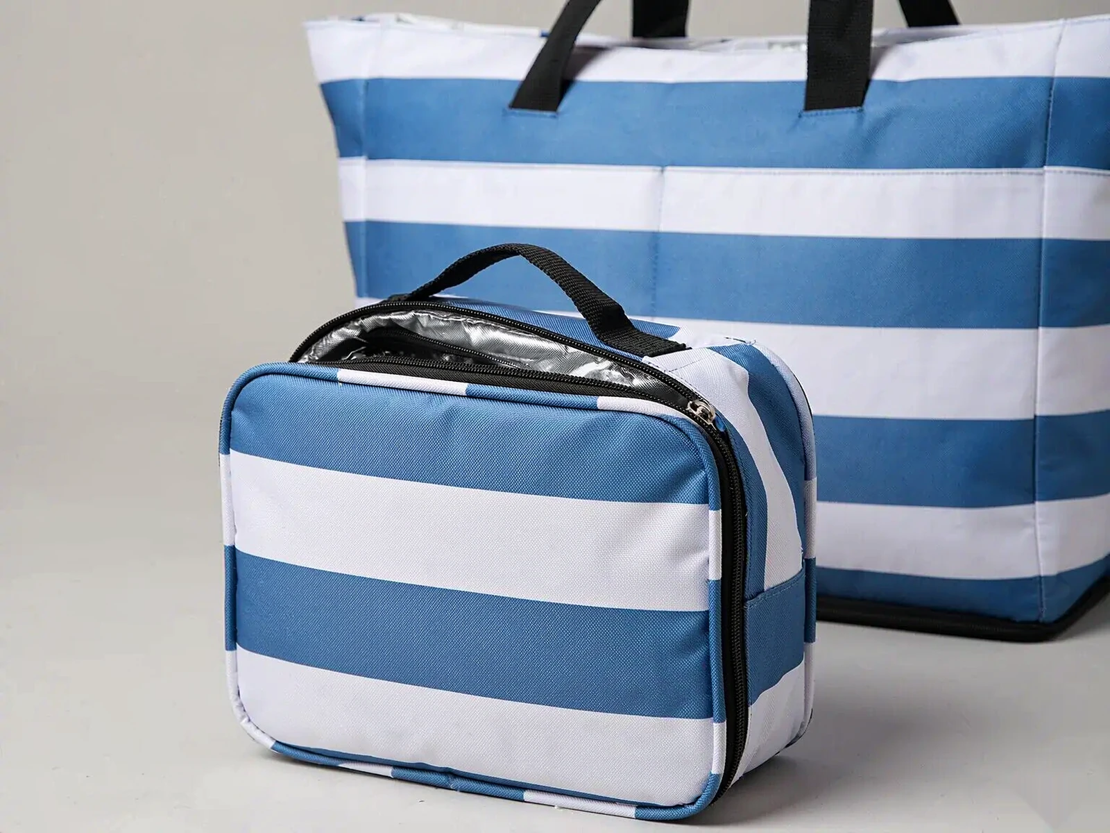 Beach Tote with Detachable Cooler - detail view