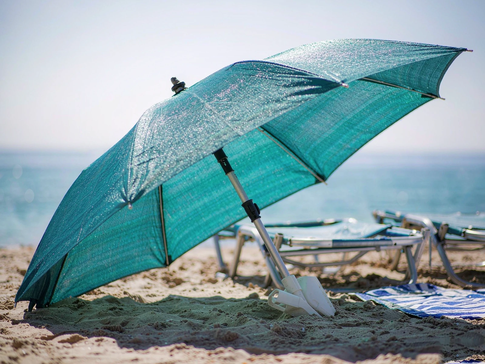Portable Beach Umbrella with Sand Anchor (6.5 ft)