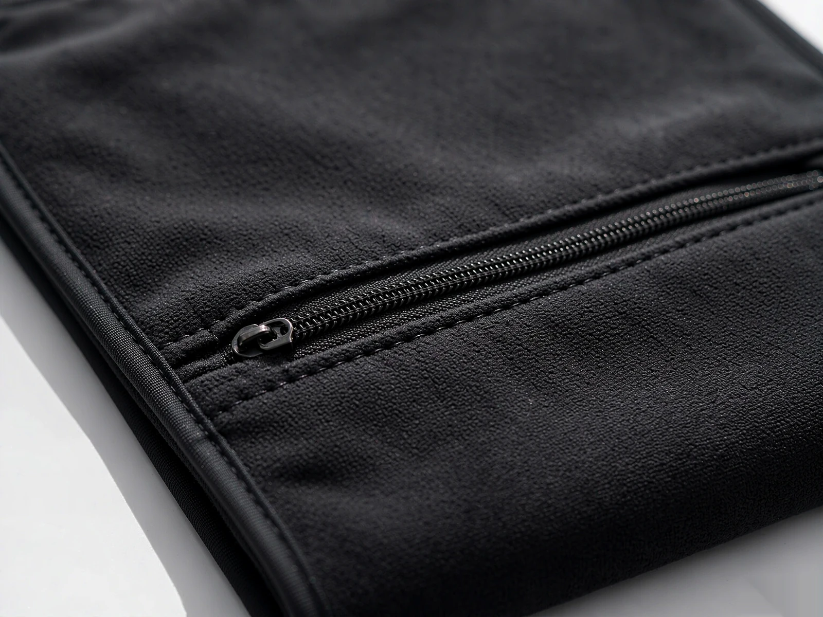 Microfiber Gym Towel with Zipper Pocket - detail view